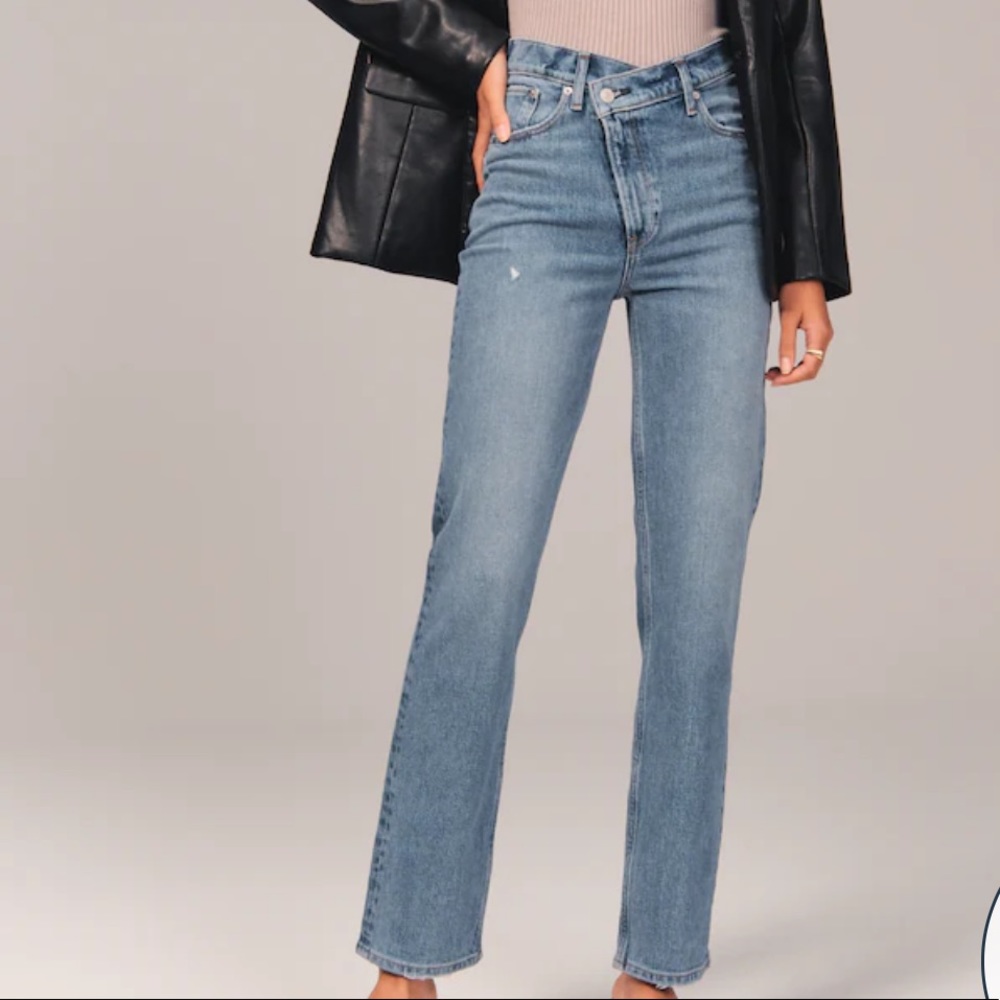 Abercrombie 90’s Straight Ultra High Rise